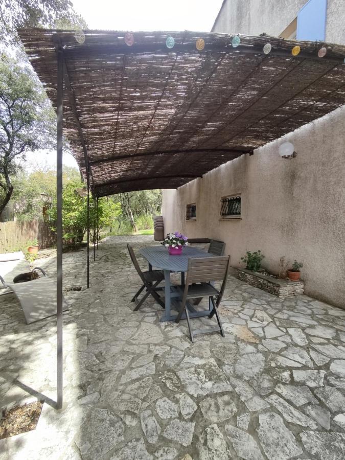 Charmant Studio A Castillon Du Gard, A Deux Pas Du Pont-Du-Gard Castillon-du-Gard Exterior foto